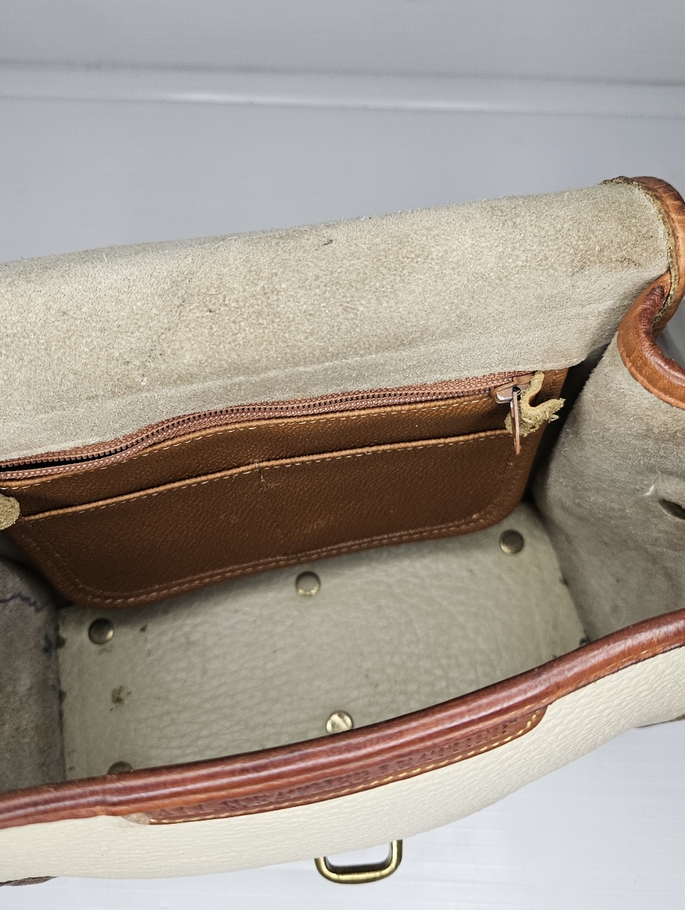 Vintage Dooney & Bourke All Weather Leather Essex Crossbody Bag, Made in USA! - Picture 16 of 16